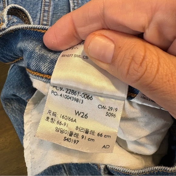 Levi’s Wedgie Straight Leg Jeans Denim Medium Wash Distressed Raw Hem Cropped - Picture 5 of 13